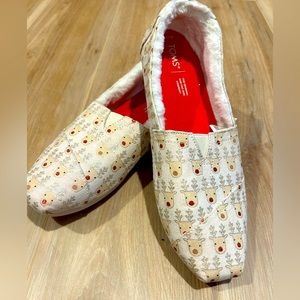 Women’s Tom’s reindeer, print, slip on shoes